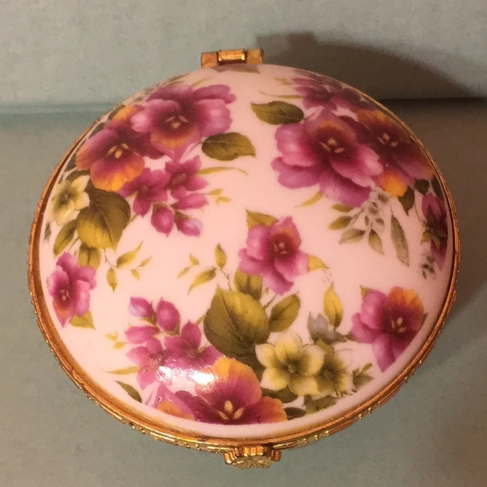 Hinged 3-Footed Trinket/Jewelry Box w/Built-in Round Mirror in Lid